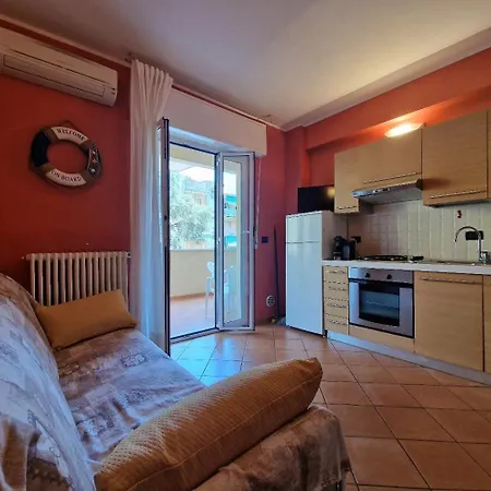 50 Metri Dal Mare - Free Parking E A/c Appartement Pietra Ligure