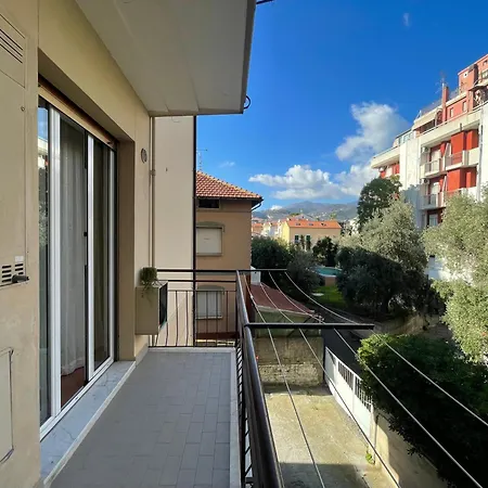 50 Metri Dal Mare - Free Parking E A/c Pietra Ligure