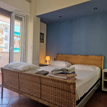 50 Metri Dal Mare - Free Parking E A/c Apartamento Pietra Ligure