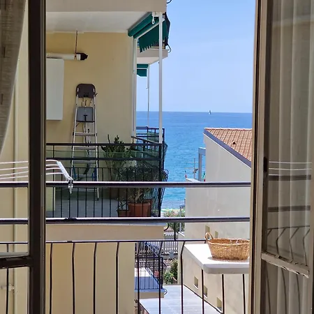 50 Metri Dal Mare - Free Parking E A/c Apartamento Pietra Ligure